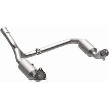 Cargar imagen en el visor de la galería, Magnaflow 19-20 GMC Sierra 1500 Single Underbody 4.3L/5.3L Direct Fit Catalytic Converter