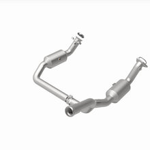 Cargar imagen en el visor de la galería, Magnaflow 19-20 GMC Sierra 1500 Single Underbody 4.3L/5.3L Direct Fit Catalytic Converter