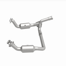 Cargar imagen en el visor de la galería, Magnaflow 19-20 GMC Sierra 1500 Single Underbody 4.3L/5.3L Direct Fit Catalytic Converter