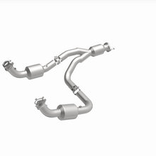 Cargar imagen en el visor de la galería, Magnaflow 12-20 Chevrolet Express 4500 Underbody 6.0L Direct Fit Catalytic Converter