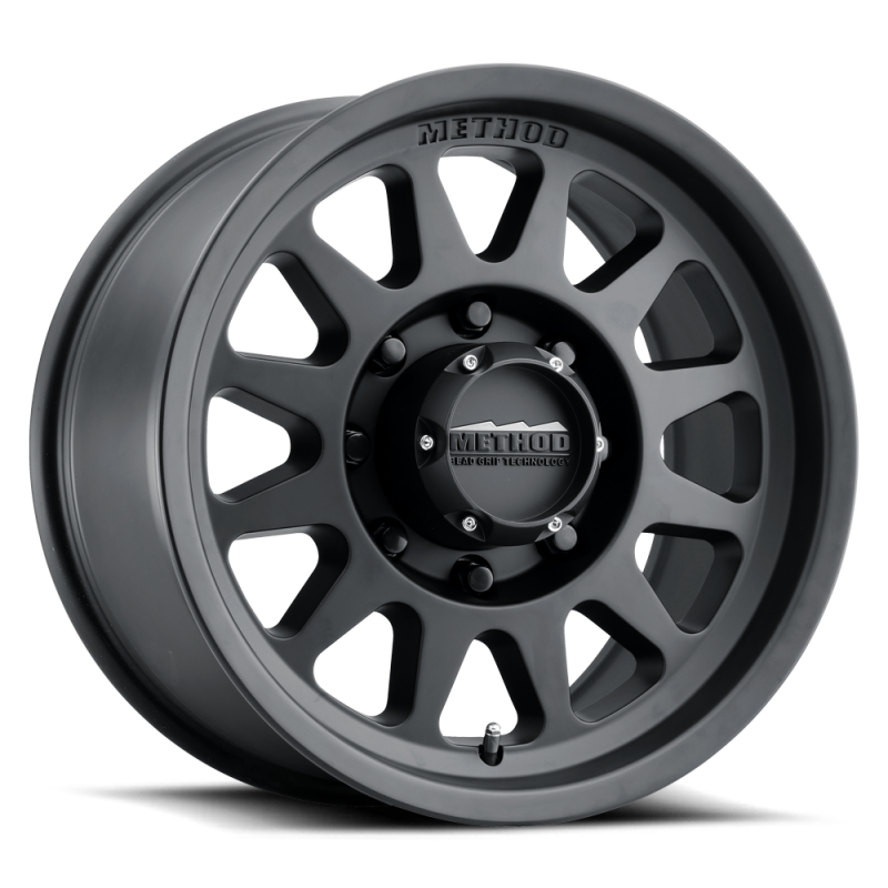 Method MR704 HD 17x9 18 mm Offset 8x170 130,81 mm CB Rueda negra mate