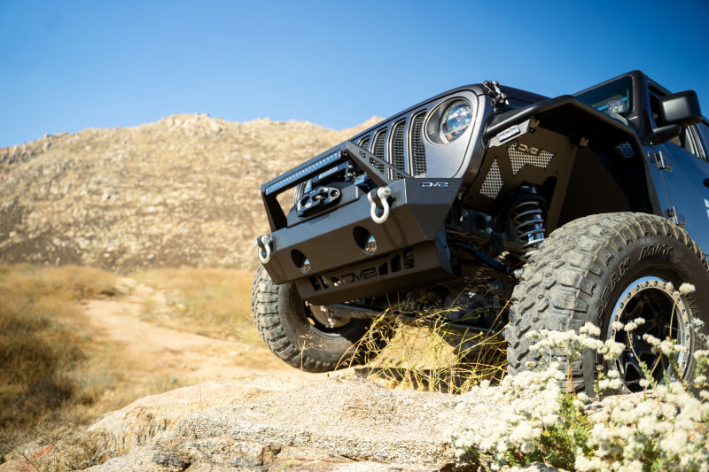 DV8 Offroad 18-23 Jeep Wrangler JL/JT Parachoques delantero Barra estabilizadora Desconexión Placa de deslizamiento del motor