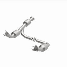 Cargar imagen en el visor de la galería, Magnaflow 18-20 Chevrolet Express 2500 Single Underbody 4.3L Direct Fit Catalytic Converter