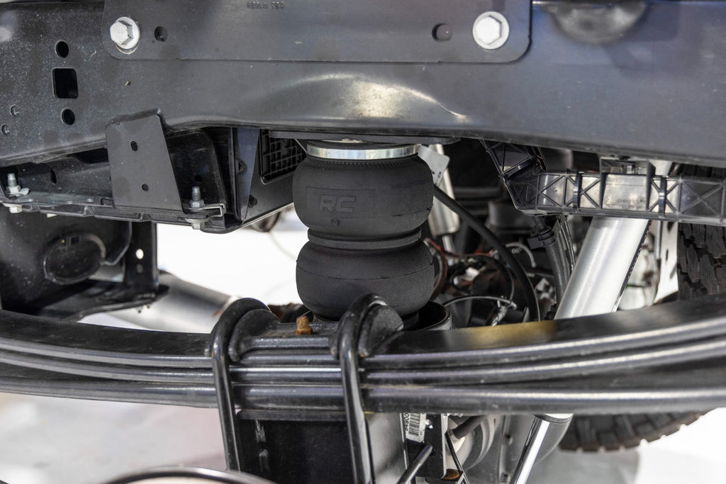 Air Spring Kit w/compressor Wireless Controller Ford F-250/F-350 Super Duty (17-22) Rough Country