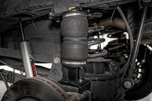 Cargar imagen en el visor de la galería, Air Spring Kit w/compressor Wireless Controller Ram 2500 4WD (2014-2025) Rough Country