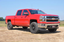 Cargar imagen en el visor de la galería, 2.5 Inch Lift Kit Alu/Cast Steel M1 Strut Silverado/Sierra 1500 (07-18) Rough Country