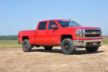 Cargar imagen en el visor de la galería, 2.5 Inch Lift Kit Alu/Cast Steel M1 Strut Silverado/Sierra 1500 (07-18) Rough Country
