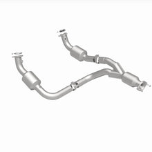 Cargar imagen en el visor de la galería, Magnaflow 12-20 Chevrolet Express 4500 Underbody 6.0L Direct Fit Catalytic Converter
