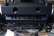 Cargar imagen en el visor de la galería, DV8 Offroad 18-23 Jeep Wrangler JL/JT Parachoques delantero Barra estabilizadora Desconexión Placa de deslizamiento del motor