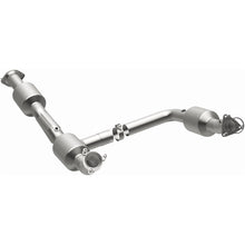 Cargar imagen en el visor de la galería, Magnaflow 18-20 Chevrolet Express 2500 Single Underbody 4.3L Direct Fit Catalytic Converter