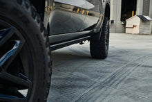 Load image into Gallery viewer, Body Armor 4x4 15-24 Ford F-150 Crew Cab (Excl. Raptor) E-Power Board Steps - Black