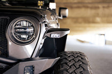 Cargar imagen en el visor de la galería, Bengalas delgadas campo a través de la defensa del jeep Wrangler JL 18-23 de DV8
