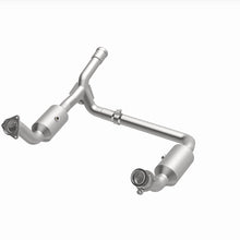 Cargar imagen en el visor de la galería, Magnaflow 19-20 GMC Sierra 1500 Single Underbody 4.3L/5.3L Direct Fit Catalytic Converter