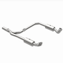 Cargar imagen en el visor de la galería, Magnaflow 09-13 Ford E-350 Super Duty V10 6.8 OEM Underbody Direct Fit Catalytic Converter