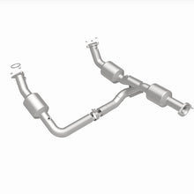 Cargar imagen en el visor de la galería, Magnaflow 18-20 Chevrolet Express 2500 Single Underbody 4.3L Direct Fit Catalytic Converter