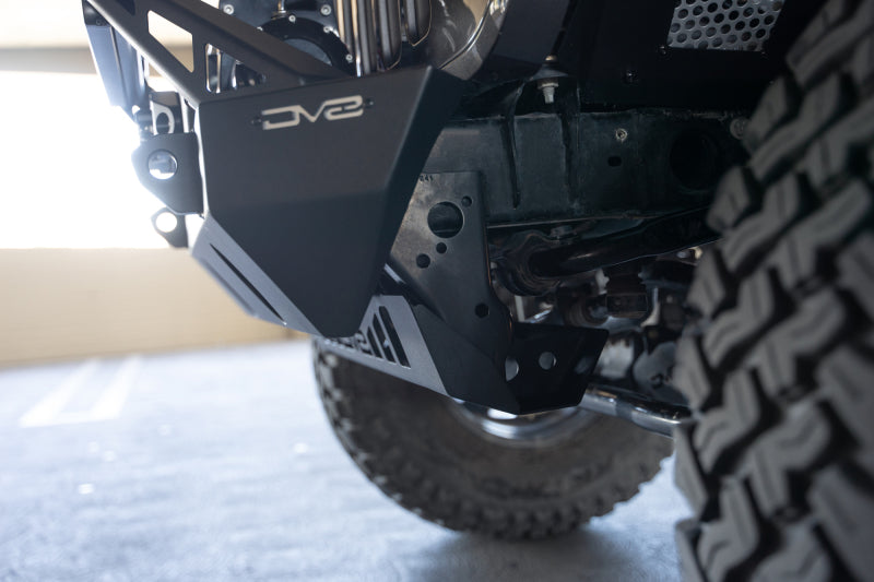 DV8 Offroad 18-23 Jeep Wrangler JL/JT Parachoques delantero Barra estabilizadora Desconexión Placa de deslizamiento del motor
