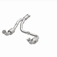 Cargar imagen en el visor de la galería, Magnaflow 12-20 Chevrolet Express 4500 Underbody 6.0L Direct Fit Catalytic Converter