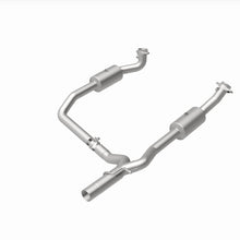 Cargar imagen en el visor de la galería, Magnaflow 09-13 Ford E-350 Super Duty V10 6.8 OEM Underbody Direct Fit Catalytic Converter