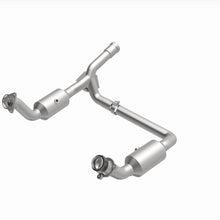 Cargar imagen en el visor de la galería, Magnaflow 19-20 GMC Sierra 1500 Single Underbody 4.3L/5.3L Direct Fit Catalytic Converter