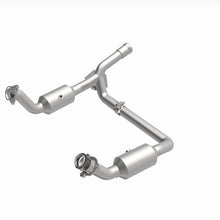 Cargar imagen en el visor de la galería, Magnaflow 19-20 GMC Sierra 1500 Single Underbody 4.3L/5.3L Direct Fit Catalytic Converter