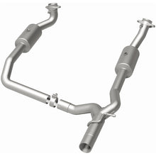 Cargar imagen en el visor de la galería, Magnaflow 09-13 Ford E-350 Super Duty V10 6.8 OEM Underbody Direct Fit Catalytic Converter