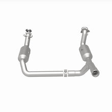 Cargar imagen en el visor de la galería, Magnaflow 19-20 GMC Sierra 1500 Single Underbody 4.3L/5.3L Direct Fit Catalytic Converter