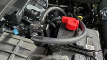 Cargar imagen en el visor de la galería, J&amp;L 23-24 Ford F-250/F-350 7.3L Oil Separator 3.0 Passenger Side - Black Anodized