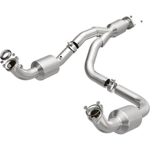 Cargar imagen en el visor de la galería, Magnaflow 12-20 Chevrolet Express 4500 Underbody 6.0L Direct Fit Catalytic Converter