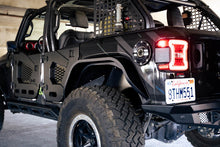 Cargar imagen en el visor de la galería, Bengalas delgadas campo a través de la defensa del jeep Wrangler JL 18-23 de DV8