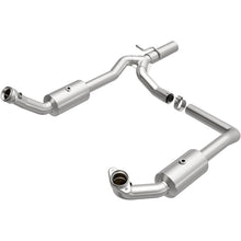 Cargar imagen en el visor de la galería, Magnaflow 09-13 Ford E-350 Super Duty V10 6.8 OEM Underbody Direct Fit Catalytic Converter
