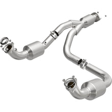 Cargar imagen en el visor de la galería, Magnaflow 12-20 Chevrolet Express 4500 Underbody 6.0L Direct Fit Catalytic Converter