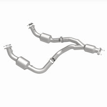 Cargar imagen en el visor de la galería, Magnaflow 12-20 Chevrolet Express 4500 Underbody 6.0L Direct Fit Catalytic Converter