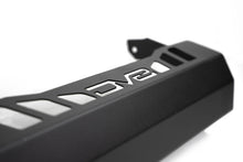 Cargar imagen en el visor de la galería, DV8 Offroad 18-23 Jeep Wrangler JL/JT Parachoques delantero Barra estabilizadora Desconexión Placa de deslizamiento del motor
