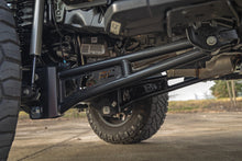 Cargar imagen en el visor de la galería, 4.5 Inch Lift Kit Radius Arm V2 Diesel Ford F-250/F-350 Super Duty (23-26) Rough Country
