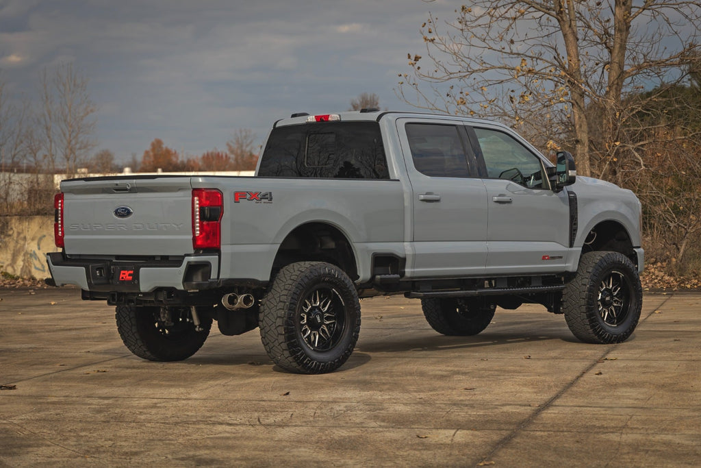 4.5 Inch Lift Kit R/A C/O V2 Ford F-250/F-350 Super Duty 4WD (23-26) Rough Country