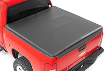 Cargar imagen en el visor de la galería, Soft Tri-Fold Bed Cover 5 Foot 9 Inch Bed Silverado/Sierra 1500 (07-13) Rough Country
