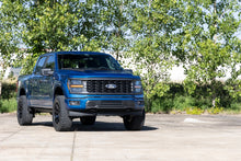 Cargar imagen en el visor de la galería, 3 Inch Lift Kit Forged UCA M1/M1 Ford F-150 4WD (2021-2026) Rough Country