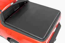 Cargar imagen en el visor de la galería, Soft Tri-Fold Bed Cover 4 Foot 6 Inch Bed Ford Maverick 2WD/4WD (2022-2026) Rough Country