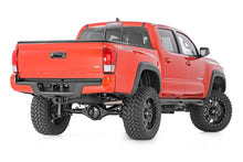 Cargar imagen en el visor de la galería, Soft Tri-Fold Bed Cover 5 Foot Bed Dbl Cab Toyota Tacoma 2WD/4WD (16-23) Rough Country