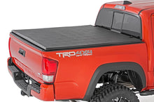 Cargar imagen en el visor de la galería, Soft Tri-Fold Bed Cover 5 Foot Bed Dbl Cab Toyota Tacoma 2WD/4WD (16-23) Rough Country