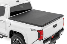 Cargar imagen en el visor de la galería, Soft Tri-Fold Bed Cover 5 Foot Bed Dbl Cab Toyota Tacoma 2WD/4WD (24-26) Rough Country