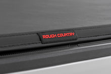 Cargar imagen en el visor de la galería, Soft Tri-Fold Bed Cover 5 Foot Bed Dbl Cab Toyota Tacoma 2WD/4WD (24-26) Rough Country