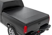 Cargar imagen en el visor de la galería, Soft Roll Up Bed Cover 6 Foot 7 Inch Bed Silverado/Sierra 1500 (00-06 &amp; Classic) Rough Country