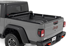 Cargar imagen en el visor de la galería, Soft Roll Up Bed Cover 5 Bed Jeep Gladiator JT 4WD (2020-2025) Rough Country