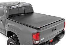 Cargar imagen en el visor de la galería, Soft Roll Up Bed Cover 5 Foot Bed Toyota Tacoma 2WD/4WD (2016-2023) Rough Country