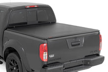 Cargar imagen en el visor de la galería, Soft Roll Up Bed Cover 5 Foot Bed Nissan Frontier 2WD/4WD (2005-2021) Rough Country