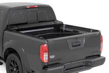 Cargar imagen en el visor de la galería, Soft Roll Up Bed Cover 5 Foot Bed Nissan Frontier 2WD/4WD (2005-2021) Rough Country