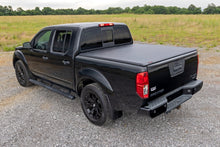 Cargar imagen en el visor de la galería, Soft Roll Up Bed Cover 5 Foot Bed Nissan Frontier 2WD/4WD (2005-2021) Rough Country