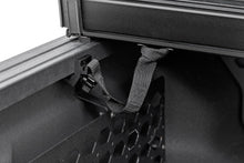 Cargar imagen en el visor de la galería, Hard Folding Bed Cover 5.0 Foot Bed 20-22 Jeep Gladiator JT 4WD Rough Country