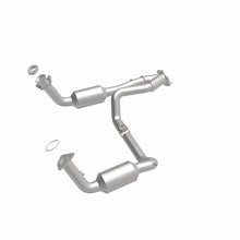 Cargar imagen en el visor de la galería, Magnaflow 04-06 Chevrolet Silverado 1500 5.3L Direct Fit Catalytic Converter
